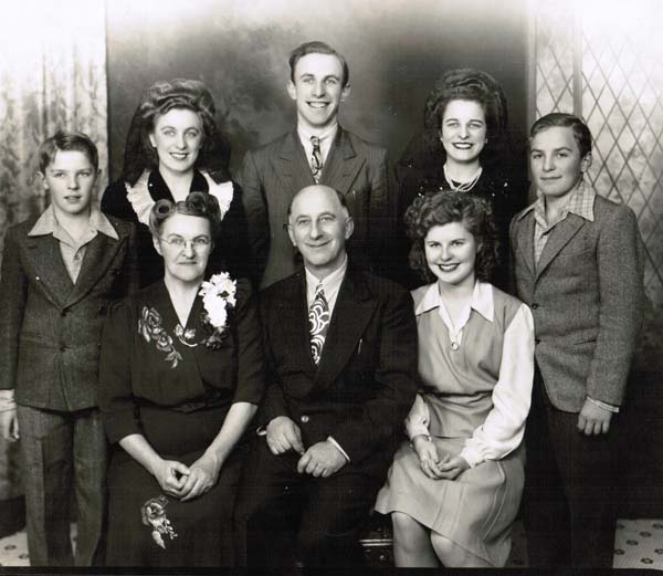 Fraunfelder Family, 1946